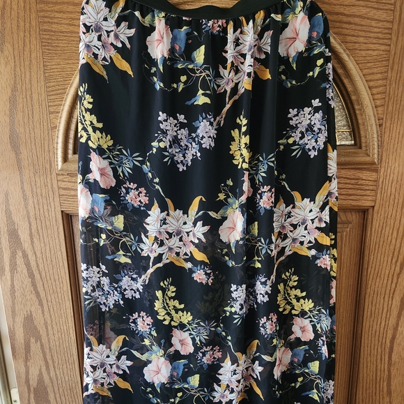 H&M Black Maxi Skirt with Floral Design - Picture 1 of 6